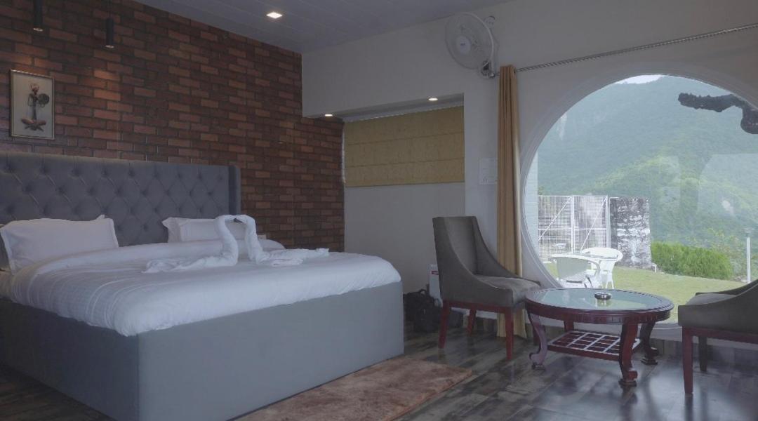 The Bohemian Casa Dehradun Hotell Exteriör bild